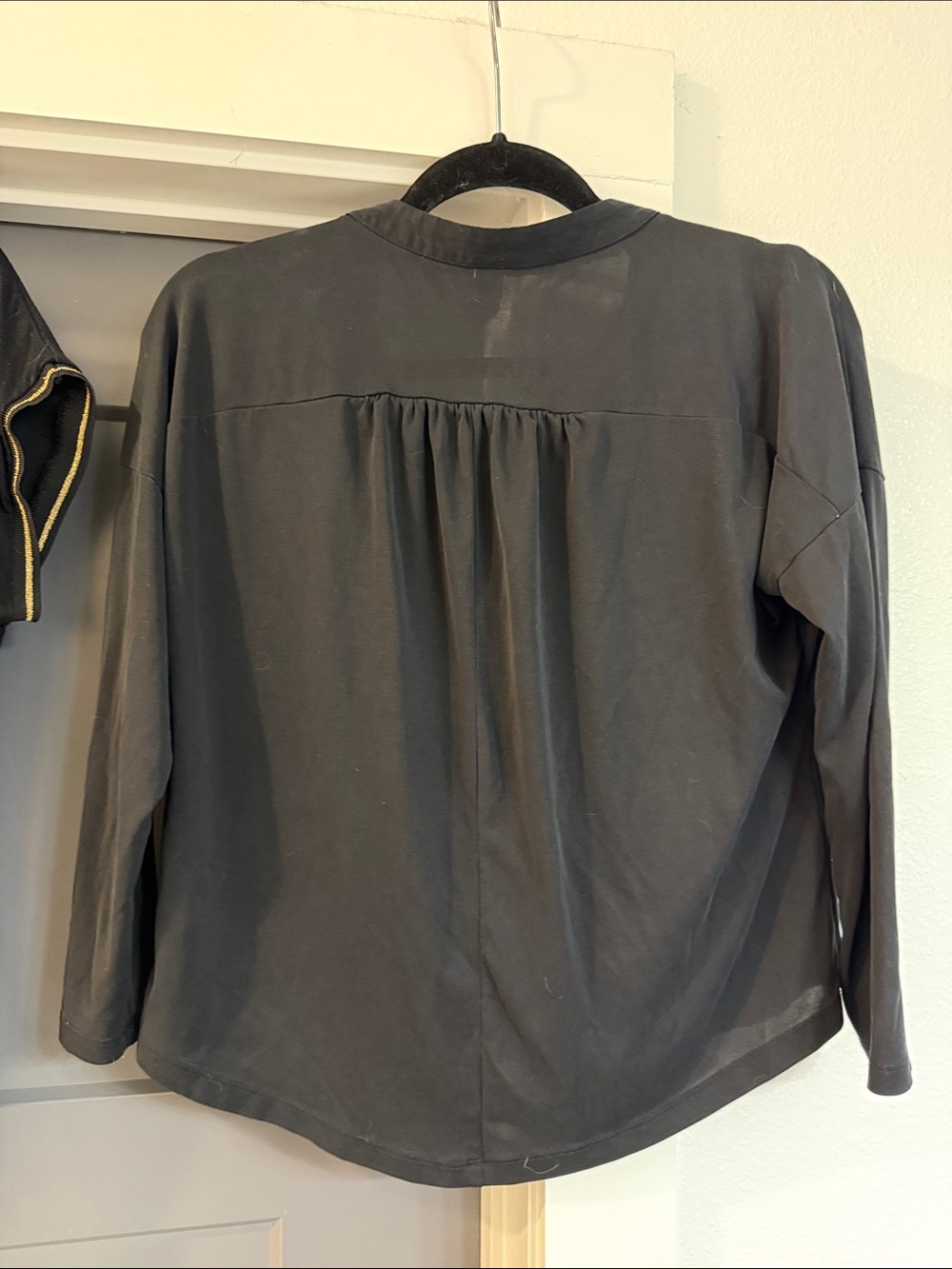 Lot of 4 Black Women's Tops - Classic Work & Casual Styles - Picture 9 of 9